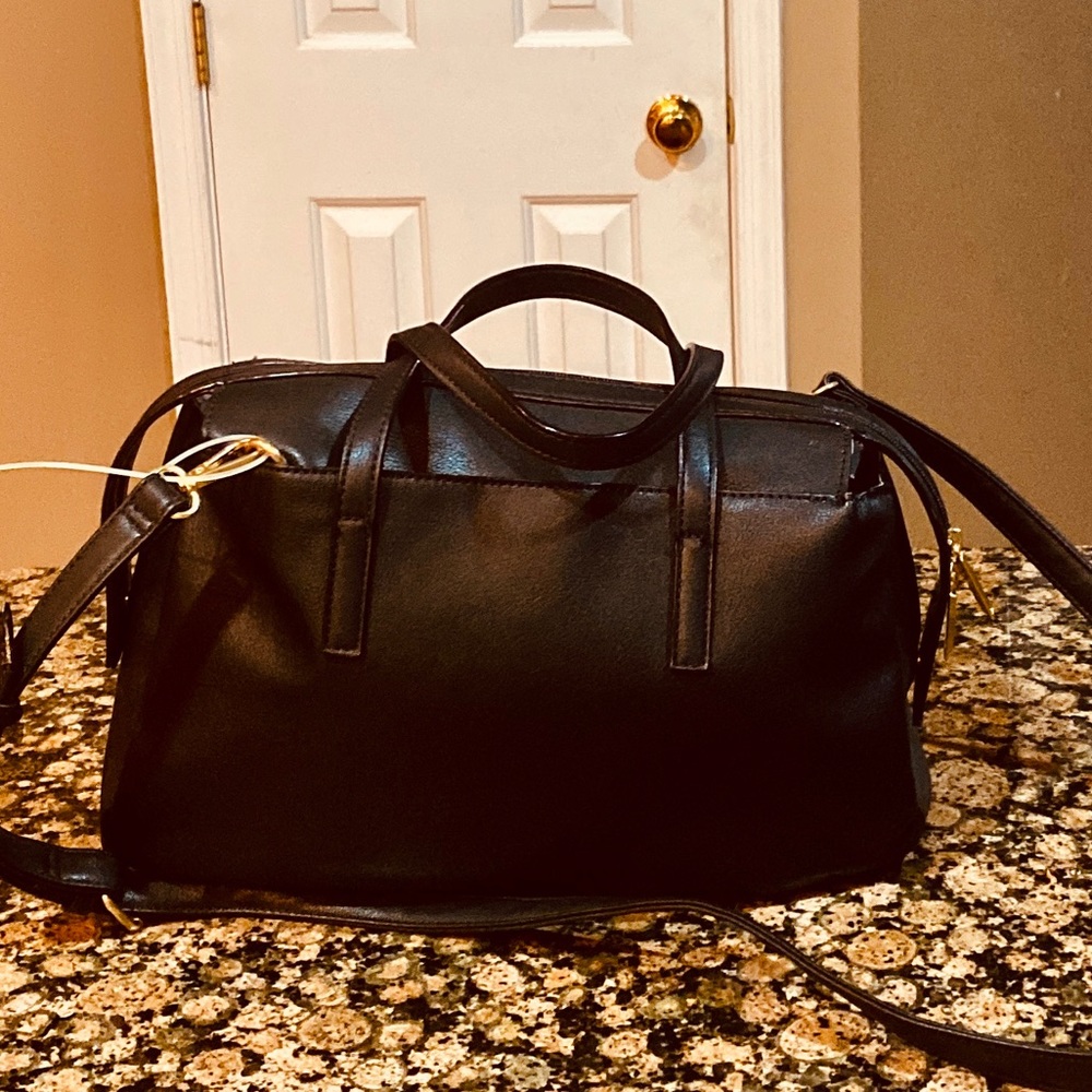 Kenneth Cole Reaction Gorgeous & Classy hand bag. - Picture 14 of 16